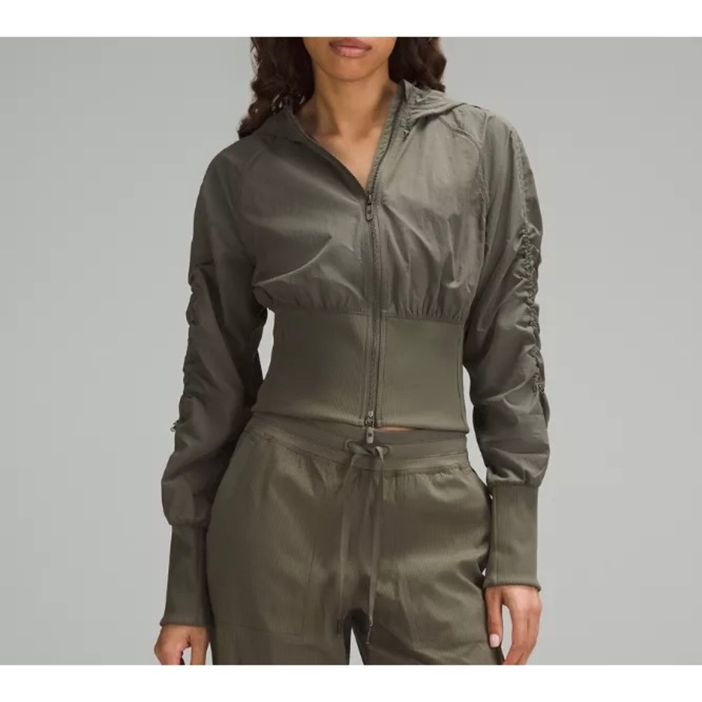 Lululemon Jacket Ruched Ribbed Waist Full Zip Hooded Olive Green size 6 Small